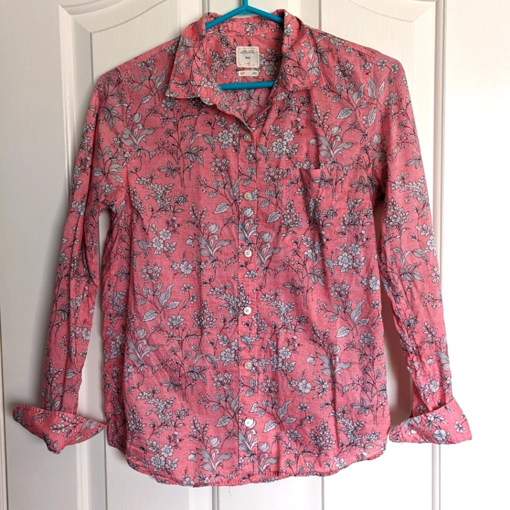 GAP Pink Floral Button Up Top Size Small
